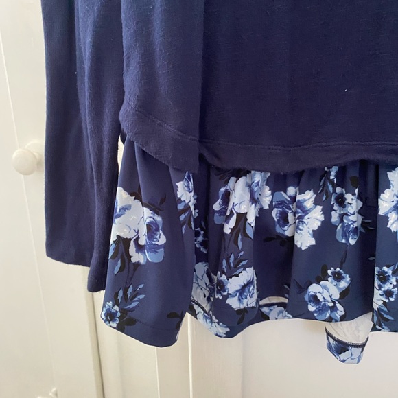 Kate spade sweatshirt, blue, prairie ruffled line-beautiful/soft/ cute piece - Picture 5 of 6
